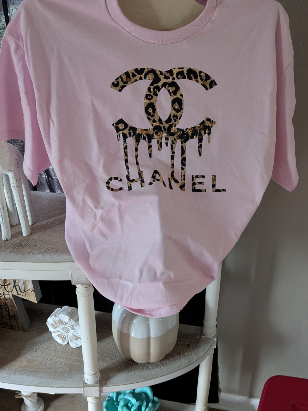 Gildan Pink Tee with Leopard Print Drip Logo - Picture 4 of 5